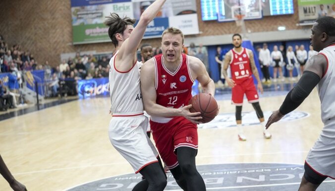 Strautiņam 'double-double' zaudētā FIBA Eiropas kausa pusfināla spēlē