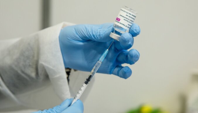 Saeimas komisija atbalsta 24,4 miljonu eiro novirzīšanu izdevumu segšanai par piegādātajām vakcīnām pret Covid-19