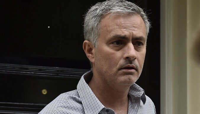 'Manchester United' problēmas ar Mourinju paziņošanu - tiesības uz viņa vārdu pieder 'Chelsea'