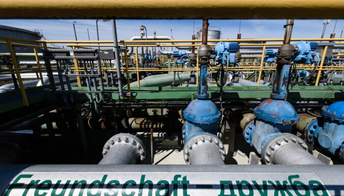 СМИ: запрет на транспортировку российской нефти исключат из шестого пакета санкций ЕС