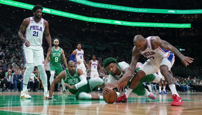 'Celtics' sagrauj '76ers' ar vērtīgāko spēlētāju Embīdu ierindā