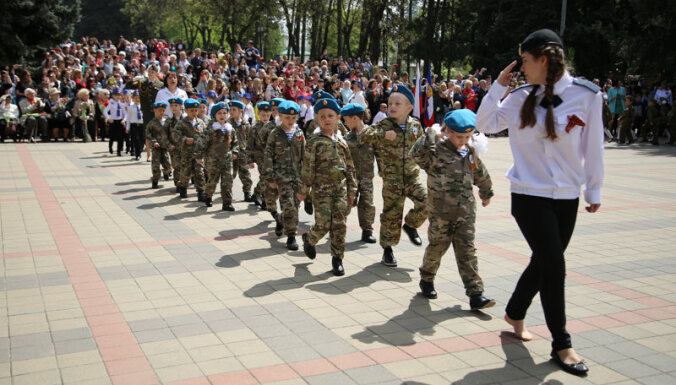 Apziņas militarizācija: Krievijā parādēs dodas arī bērnudārznieki