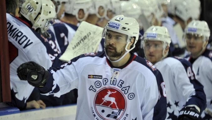 Daugaviņam punkts par rezultatīvu piespēli 'Torpedo' uzvarētā KHL čempionāta spēlē