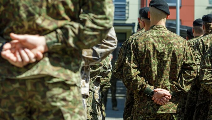 Faktu pārbaude: Valsts aizsardzības dienestā negatavos 'lielgabalu gaļu'