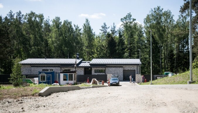ФОТО. В Литве спешно достраивают новый дом Дали Грибаускайте. До переезда остался всего месяц