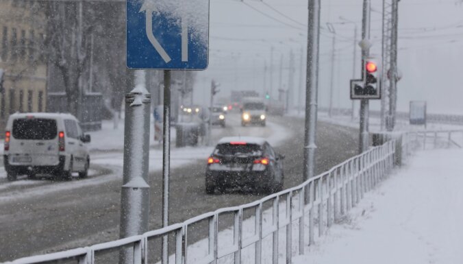 Предупреждение о снегопаде в Риге повышено до красного уровня