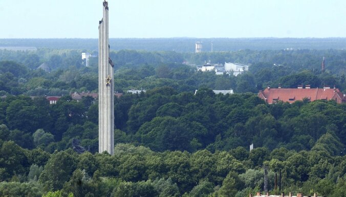Ārlietu komisija lemj apturēt Latvijas un Krievijas līguma pantu par memoriālo būvju uzturēšanu