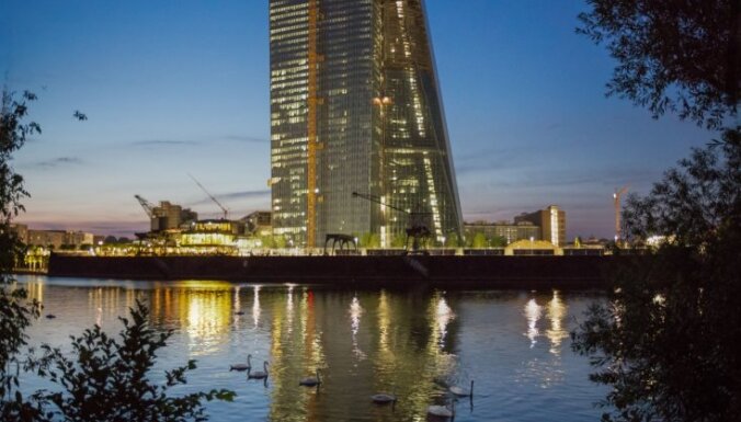 ФОТО, ВИДЕО: Европейский центробанк с опозданием переезжает в новый небоскреб