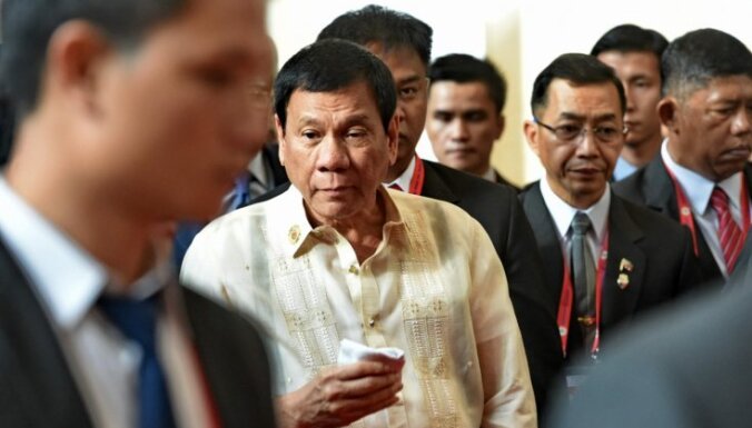 Pēc apsaukāšanās skandāla tomēr tikušies ASV un Filipīnu prezidenti