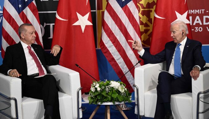 Demokrāti var izjaukt Baidena plānus piegādāt F-16 iznīcinātājus Turcijai