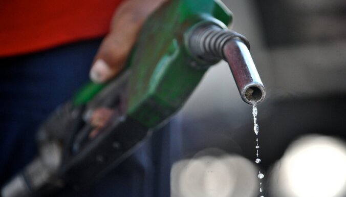 Крупные спекулянты "выводят деньги" из нефти: цены рискуют рухнуть