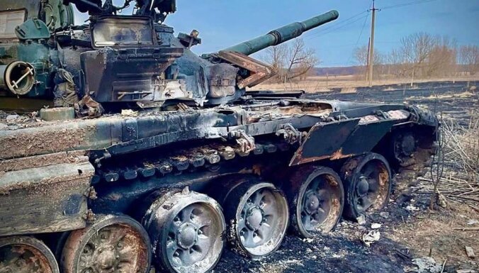 Pentagons: Krievijas okupantiem Ukrainā problēmas ar pārtiku, degvielu un pat apģērbu