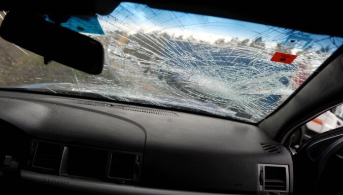 Согласованное заявление - в смартфоне: в Латвии заработало приложение для водителей, попавших в аварию
