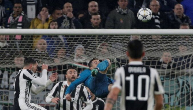 Ronaldu gūst 'supervārtus' Madrides 'Real' uzvarā pār 'Juventus'