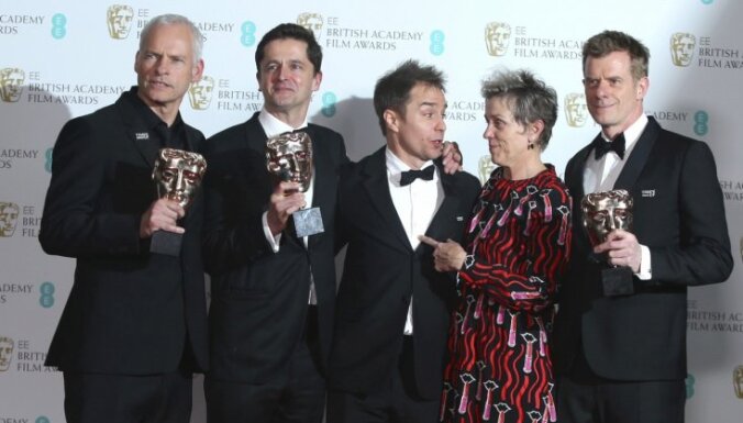 'Trīs paziņojumi pie Ebingas Misūri štatā' saņem BAFTA labākās filmas balvu