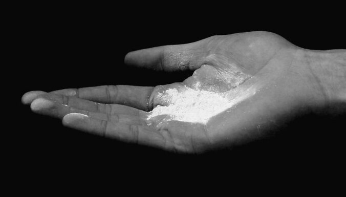 Kolumbijā ķieģeļu kravā atrod pustonnu kokaīna
