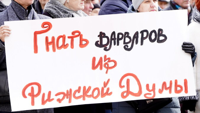 Русский союз Латвии организовал пикет против демонтажа памятника Пушкину