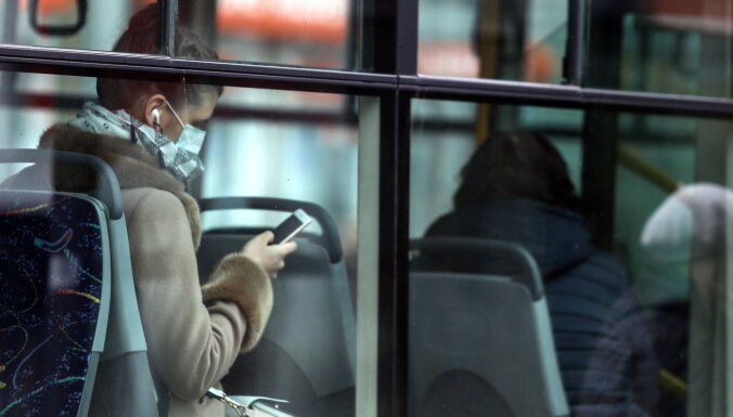 Правительство будет решать, как наказывать пассажиров, находящихся в транспорте без маски