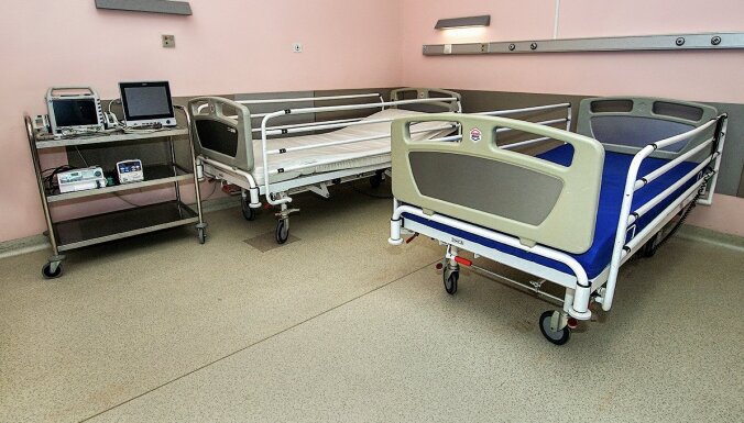 Stacionēto Covid-19 pacientu skaits slimnīcās sarucis līdz 431