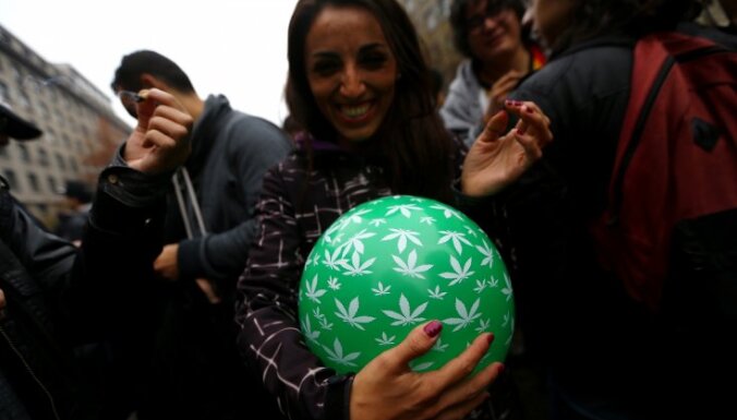 Čīle sākusi aptiekās tirgot uz marihuānas bāzes veidotus medikamentus