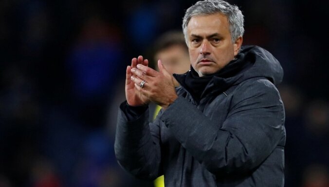 Mančesteras 'United' pagarina līgumu ar Žozē Mourinju