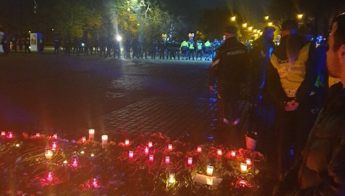 У памятника в парке Победы был задействован спецбатальон Госполиции; люди разошлись