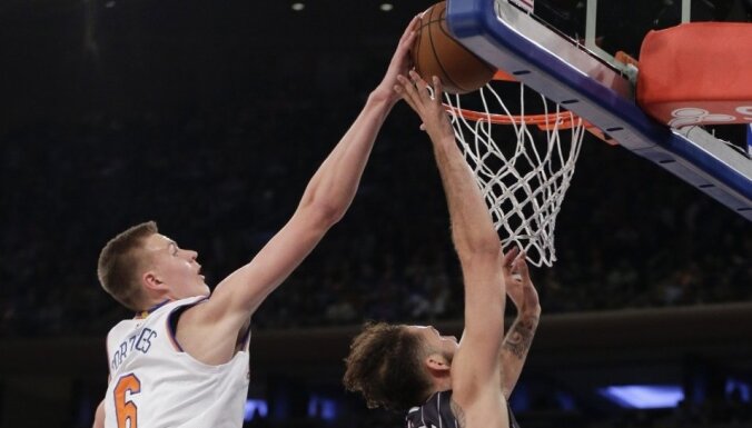 Porziņģa deviņi punkti nepalīdz 'Knicks' izcīnīt piekto uzvaru pēc kārtas