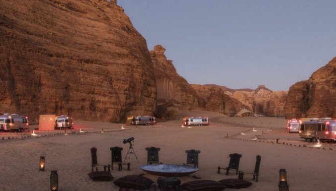 ФОТО. Глэмпинг для шейхов: необычная гостиница в песках Саудовской Аравии