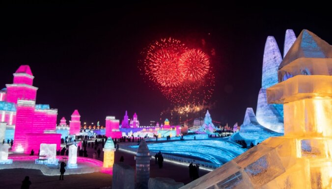Foto: Grandiozais sniega un ledus skulptūru festivāls Ķīnā