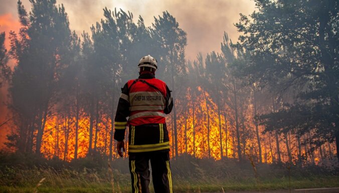 Eiropā meža ugunsgrēkos šogad izpostītas lielākas platības nekā visā 2021. gadā