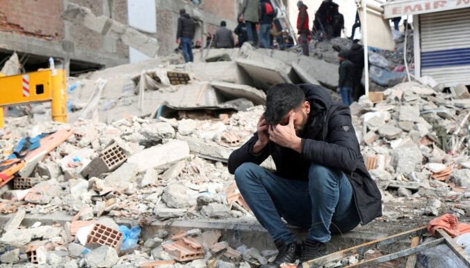 Zemestrīcē Turcijā un Sīrijā mirušo skaits pārsniedz 11 200