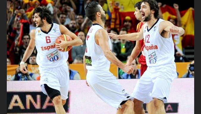 Spānijas basketbolisti trešo reizi pēc kārtas iekļūst EČ finālā