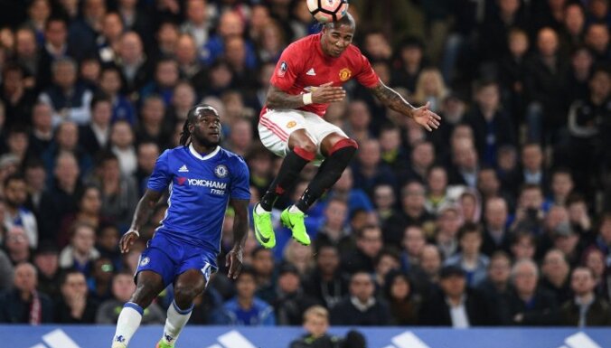 Manchester United Ashley Young vs Chelsea Victor Moses