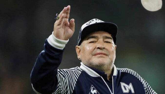 Leģendārais Maradona devies uz slimnīcu uzlabot veselību