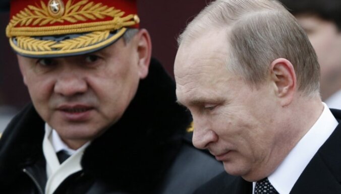 Путин - в военном штабе, Шойгу - на передовой. Что это значит?