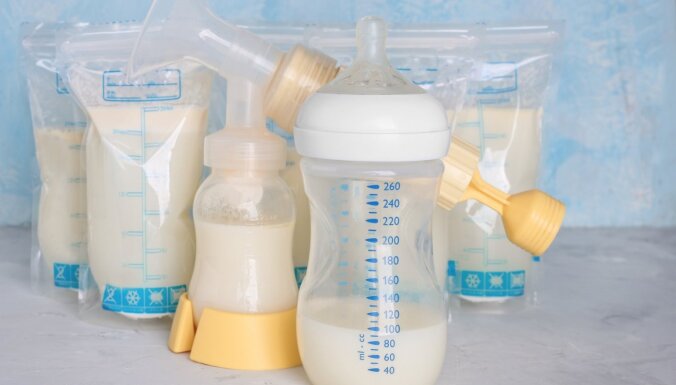 100 jaunās mammas gatavas donēt Mātes piena bankai; saldētavā ēdājiem glabājas seši litri piena