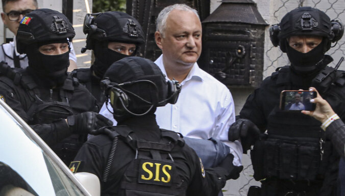 Moldovas eksprezidentam Dodonam tiesa nosaka mājas arestu