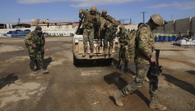 В Сирии погибли по меньшей мере 33 турецких военных. Турция открыла ответный огонь