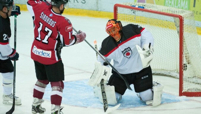 Хоккеисты Латвии переиграли в первом матче Euro Ice Hockey Challenge Японию (ФОТО)