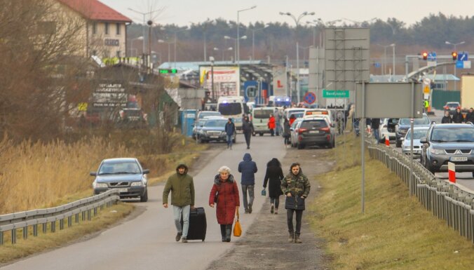 Pašvaldību skolas un bērnudārzi ir gatavi uzņemt ukraiņu bērnus, saka Muižniece