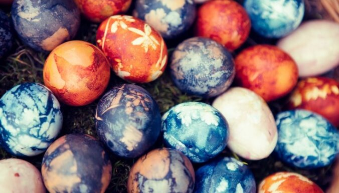 Краснокочанная капуста, куркума и другие натуральные продукты для покраски яиц на Пасху