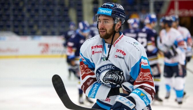 Латвийский защитник подписал контракт с клубом НХЛ "Флорида Пантерс"