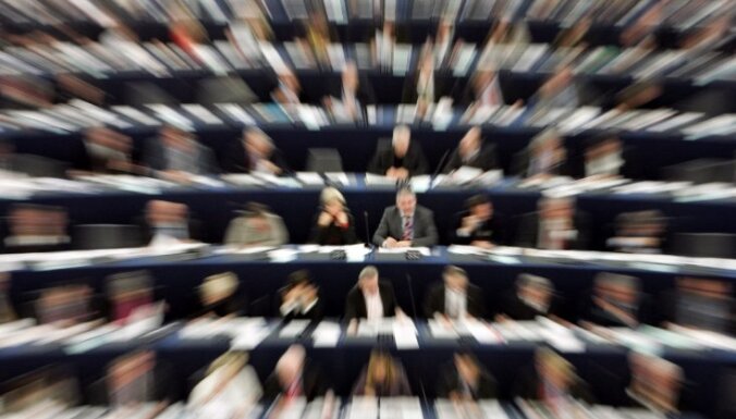 Prognozes par vietu sadalījumu EP vēlēšanās: Eiropas Tautas partija nedaudz apsteidz sociālistus