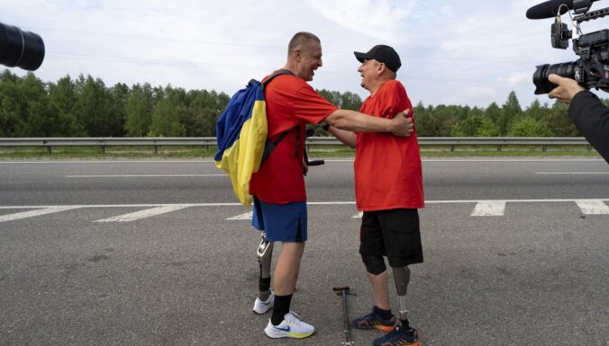 Two Ukrainian veterans injured in the war have measured 120 kilometers, collecting funds for a military hospital