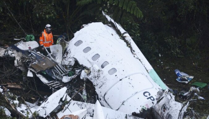 Kolumbijā lidmašīna ar futbolistiem avarēja degvielas trūkuma dēļ, apstiprina izmeklēšana