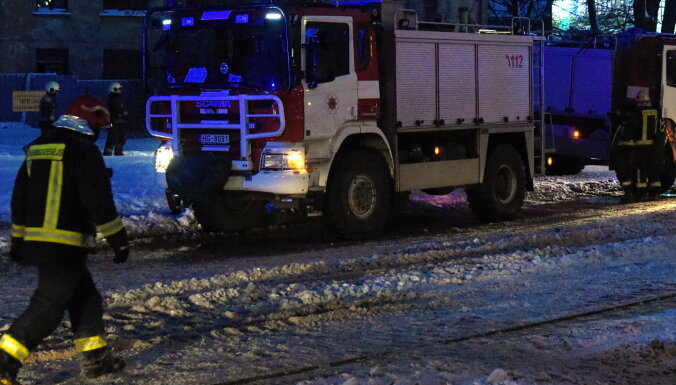 Aizvadītajā diennaktī Latvijā ugunsgrēkos cietuši divi cilvēki