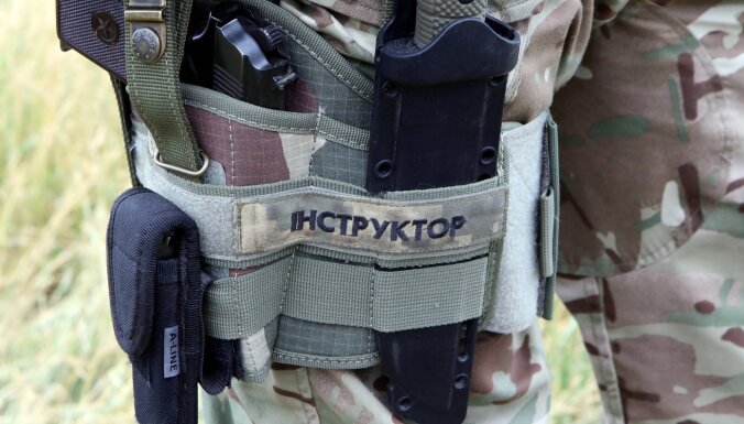 Ukrainai palīdz NATO specvienību militāro instruktoru tīkls, ziņo NYT