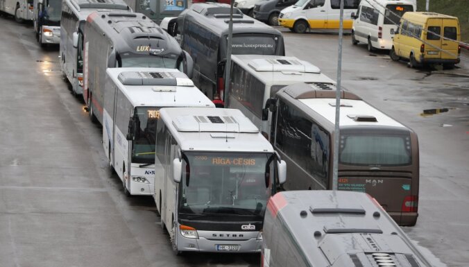 Инфицированные Covid-19 пассажиры ехали в автобусах Рига-Олайне и Рига-Резекне