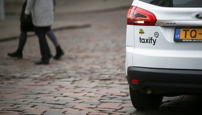 'Taxify' kompensēs dārgos Jaungada nakts braucienus