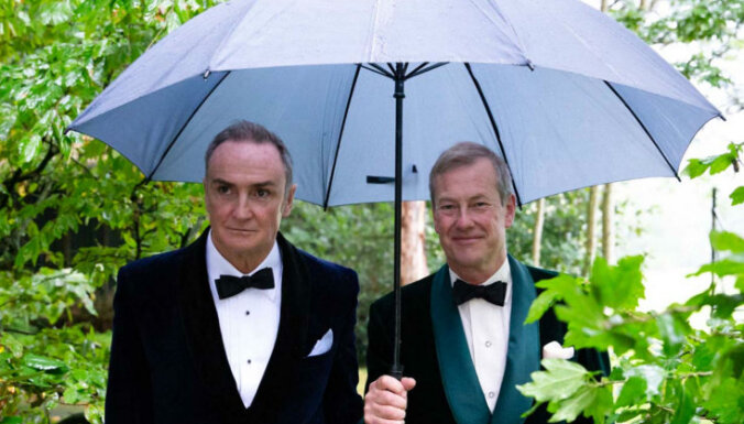 Britu karaliskajā ģimenē nosvinētas pirmās geju kāzas